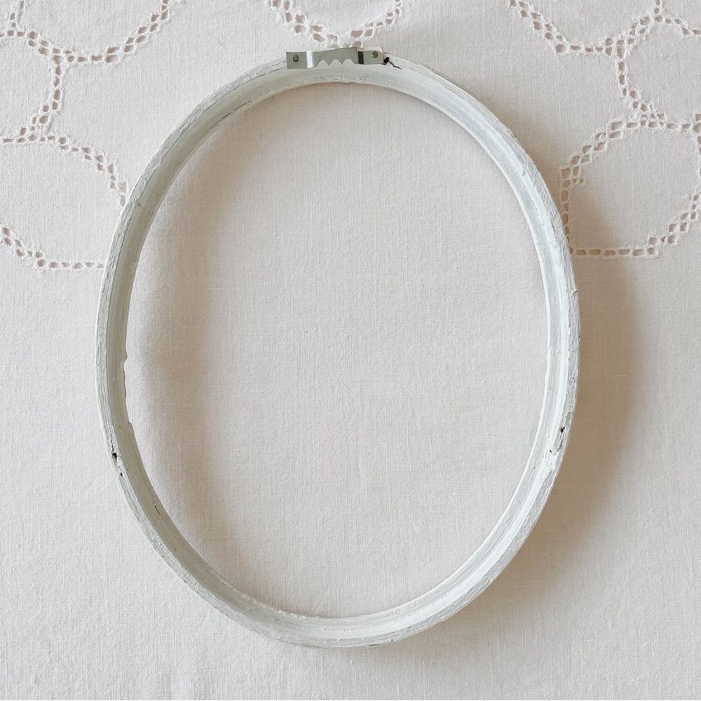 Antique Small Oval Shabby Picture Frame 10 inches Tall - Picture 5 of 6